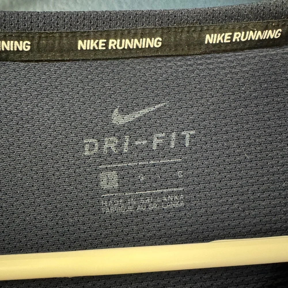 Nike Men's Navy Blue Short Sleeve Tee - Picture 2 of 2